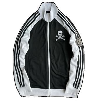sweatshirt with a skull 4928852 фото